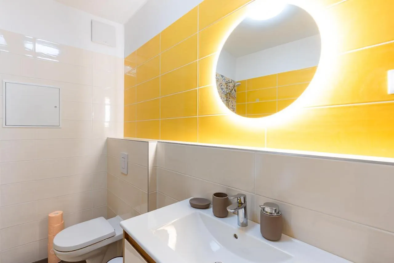 Modern & Newly Built Apartment With Private Garage Budapeszt