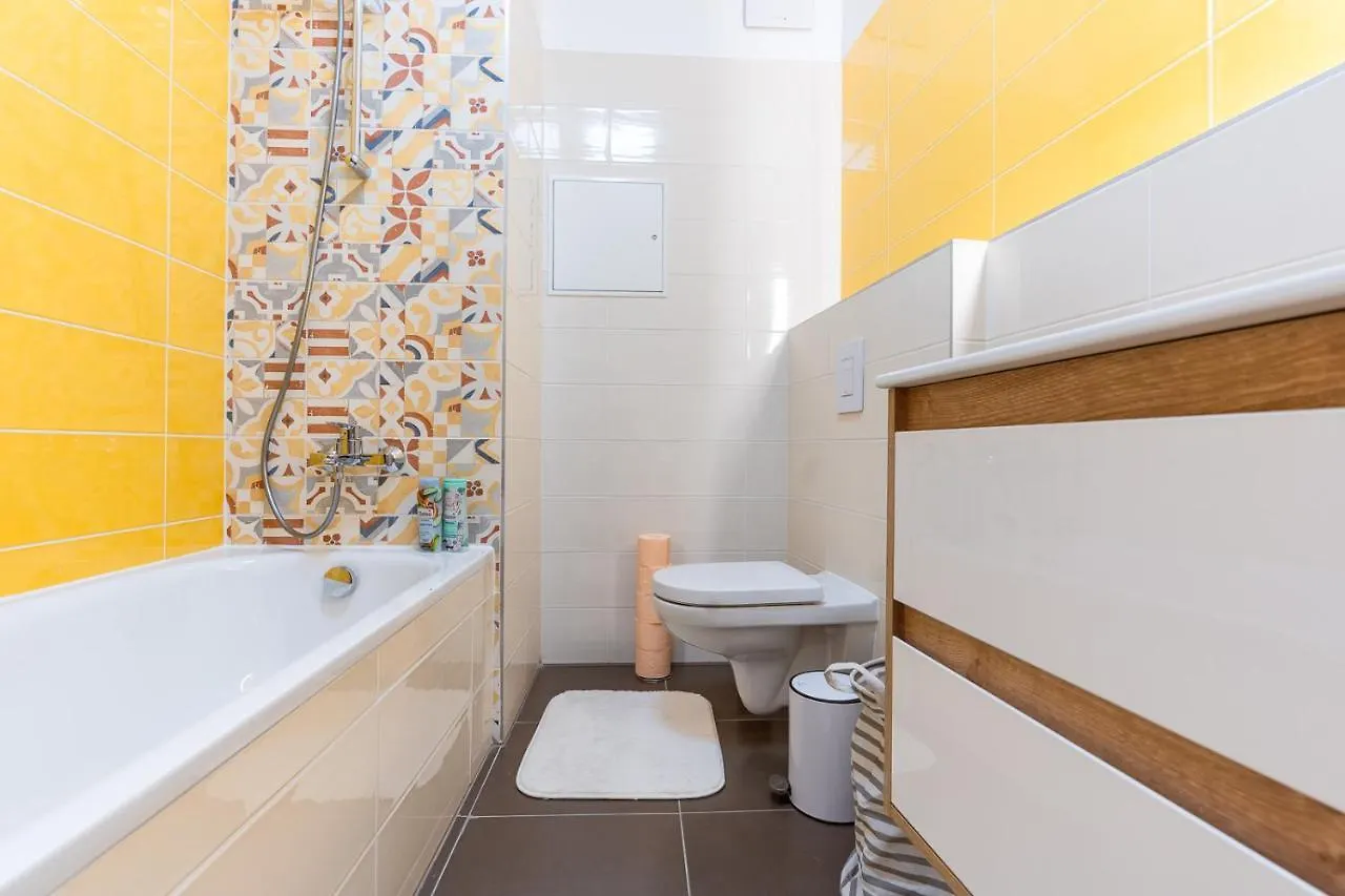 Modern & Newly Built Apartment With Private Garage 부다페스트 0*,  헝가리
