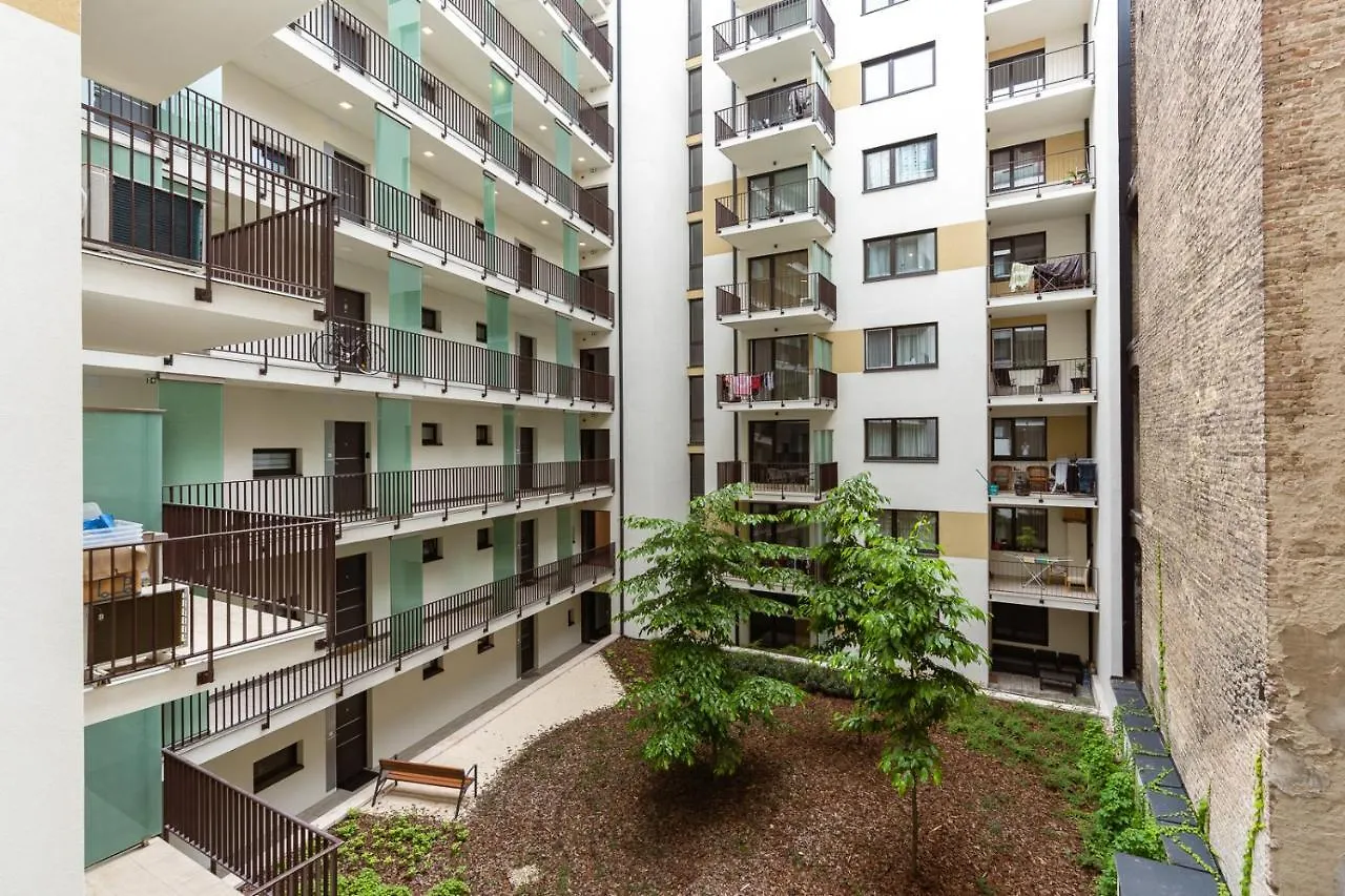 Modern & Newly Built Apartment With Private Garage 부다페스트 헝가리